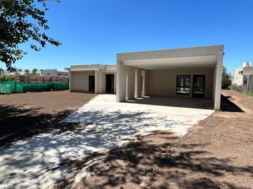 VENTA/PERMUTA - Casa 3 dormitorios - Barrio Cerrado Puerto Roldán.