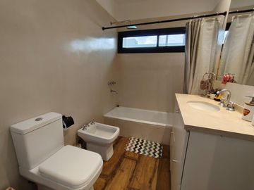 VENTA/PERMUTA - Casa 3 dormitorios - Barrio Cerrado Puerto Roldán.