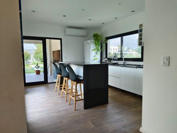 VENTA/PERMUTA - Casa 3 dormitorios - Barrio Cerrado Puerto Roldán.