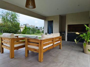 VENTA/PERMUTA - Casa 3 dormitorios - Barrio Cerrado Puerto Roldán.