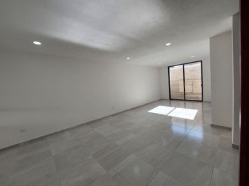 VENTA DE CASA EN BELMONTE TRES RECAMARAS Y FAMILY ROOM, CUAUTLANCINGO, PUEBLA.