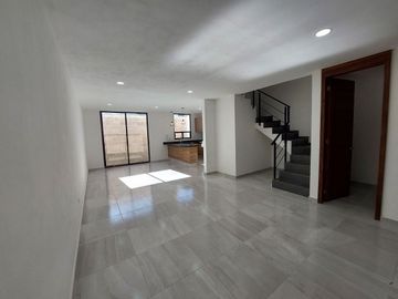 VENTA DE CASA EN BELMONTE TRES RECAMARAS Y FAMILY ROOM, CUAUTLANCINGO, PUEBLA.