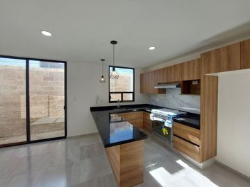 VENTA DE CASA EN BELMONTE TRES RECAMARAS Y FAMILY ROOM, CUAUTLANCINGO, PUEBLA.