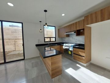 VENTA DE CASA EN BELMONTE TRES RECAMARAS Y FAMILY ROOM, CUAUTLANCINGO, PUEBLA.