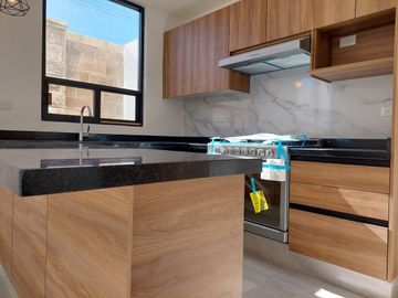 VENTA DE CASA EN BELMONTE TRES RECAMARAS Y FAMILY ROOM, CUAUTLANCINGO, PUEBLA.
