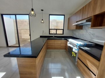VENTA DE CASA EN BELMONTE TRES RECAMARAS Y FAMILY ROOM, CUAUTLANCINGO, PUEBLA.