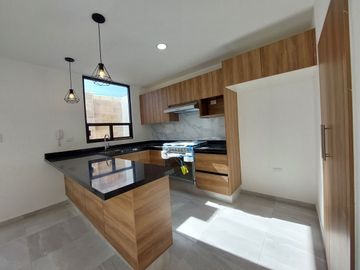 VENTA DE CASA EN BELMONTE TRES RECAMARAS Y FAMILY ROOM, CUAUTLANCINGO, PUEBLA.