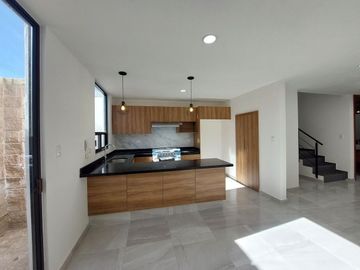 VENTA DE CASA EN BELMONTE TRES RECAMARAS Y FAMILY ROOM, CUAUTLANCINGO, PUEBLA.