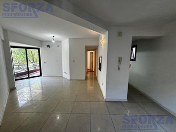 Departamento tres ambientes con cochera cubierta