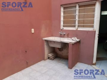 Departamento tres ambientes con cochera cubierta