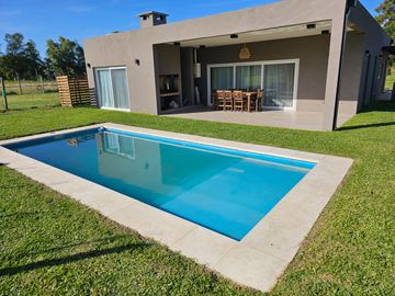 VENTA CASA AMOBLADA Y EQUIPADA EN SANTO TOMAS PILAR
