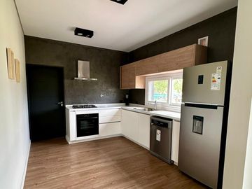VENTA CASA AMOBLADA Y EQUIPADA EN SANTO TOMAS PILAR