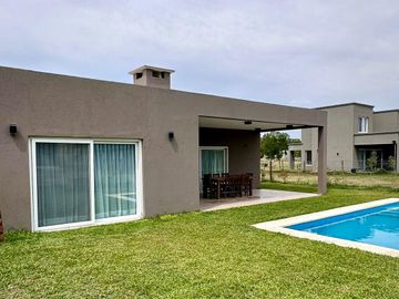 VENTA CASA AMOBLADA Y EQUIPADA EN SANTO TOMAS PILAR