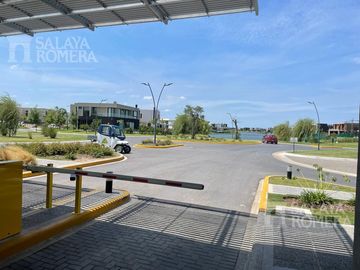 Terreno en venta en esquina Carpinchos Nordelta