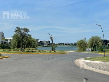 Terreno en venta en esquina Carpinchos Nordelta
