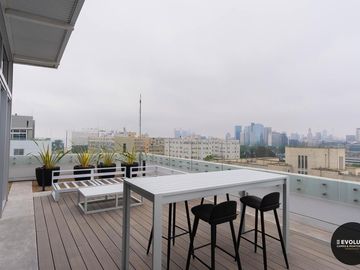 Loft remodelado y equipado. Cochera y  amenities en Quartier Puerto Retiro.