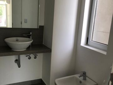 Loft remodelado y equipado. Cochera y  amenities en Quartier Puerto Retiro.