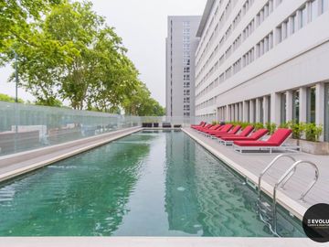 Loft remodelado y equipado. Cochera y  amenities en Quartier Puerto Retiro.