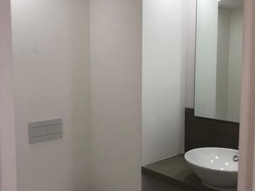 Loft remodelado y equipado. Cochera y  amenities en Quartier Puerto Retiro.