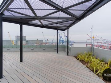 Loft remodelado y equipado. Cochera y  amenities en Quartier Puerto Retiro.