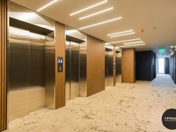 Loft remodelado y equipado. Cochera y  amenities en Quartier Puerto Retiro.