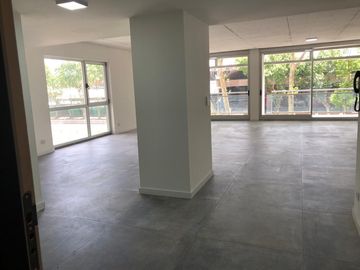Loft remodelado y equipado. Cochera y  amenities en Quartier Puerto Retiro.