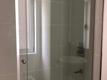 Loft remodelado y equipado. Cochera y  amenities en Quartier Puerto Retiro.
