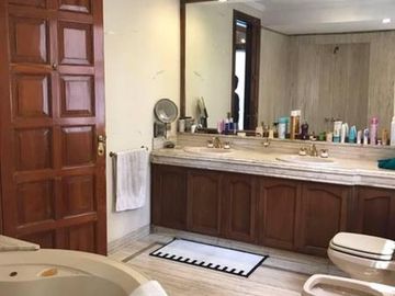 CASA 5 DORMITORIOS PREMIUM EN ZONA CENTRO