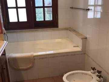 CASA 5 DORMITORIOS PREMIUM EN ZONA CENTRO
