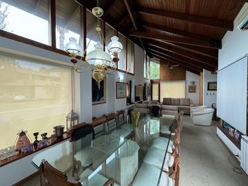 Casa en San Marino (Funes Hills)