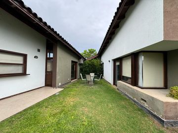 Casa en San Marino (Funes Hills)