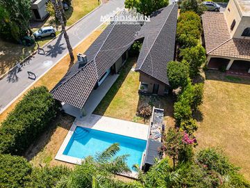 Casa en San Marino (Funes Hills)