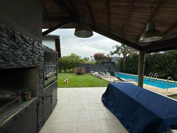 Casa en San Marino (Funes Hills)