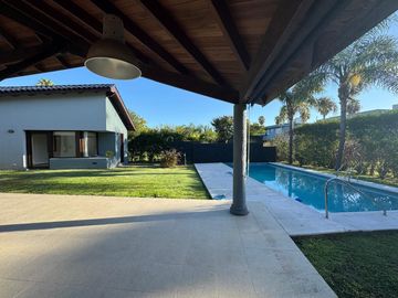 Casa en San Marino (Funes Hills)