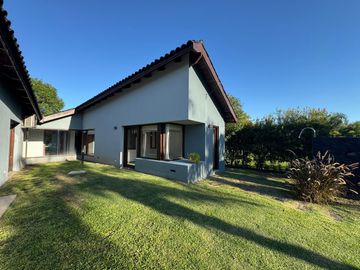 Casa en San Marino (Funes Hills)