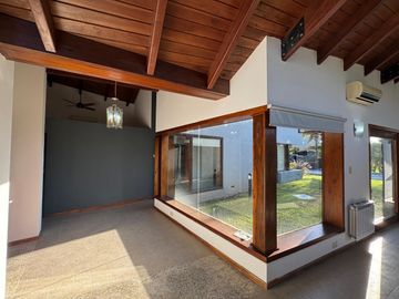 Casa en San Marino (Funes Hills)