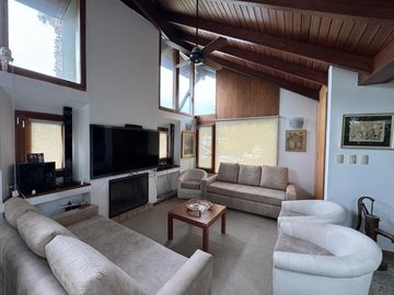 Casa en San Marino (Funes Hills)