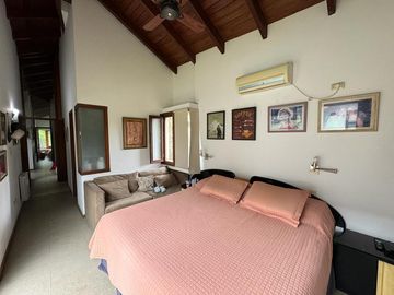Casa en San Marino (Funes Hills)