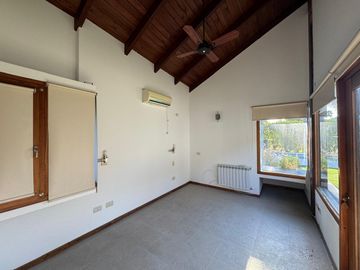 Casa en San Marino (Funes Hills)