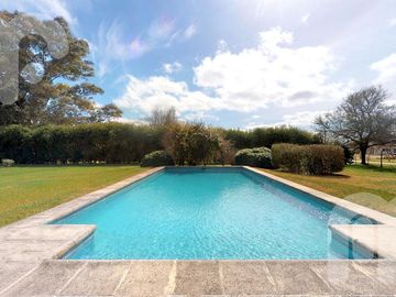 VENTA DE CASA DE 4 DORMITORIOS EN CAMPOS DE ROCA