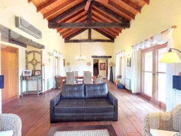 VENTA DE CASA DE 4 DORMITORIOS EN CAMPOS DE ROCA