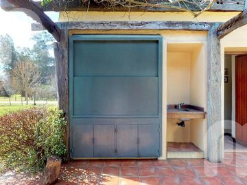 VENTA DE CASA DE 4 DORMITORIOS EN CAMPOS DE ROCA