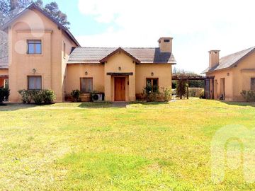 VENTA DE CASA DE 4 DORMITORIOS EN CAMPOS DE ROCA