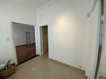 DEPARTAMENTO DE PASILLO VENTA 3 DORMITORIOS TERRAZA PARRILLERO CENTRO ROSARIO