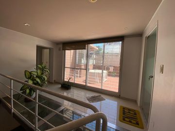 DEPARTAMENTO DE PASILLO VENTA 3 DORMITORIOS TERRAZA PARRILLERO CENTRO ROSARIO