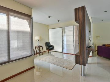 Moderna casa 4 dormitorios en venta, 1200m2 terreno, piscina   - Kentucky Club de Campo
