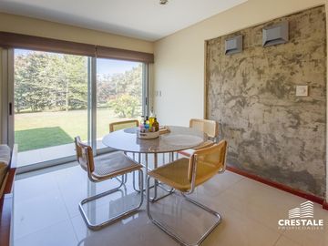 Moderna casa 4 dormitorios en venta, 1200m2 terreno, piscina   - Kentucky Club de Campo