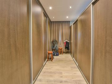 Moderna casa 4 dormitorios en venta, 1200m2 terreno, piscina   - Kentucky Club de Campo