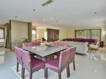 Moderna casa 4 dormitorios en venta, 1200m2 terreno, piscina   - Kentucky Club de Campo