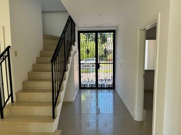 Casa en Venta  SAN ISIDRO LABRADOR a la LAGUNA , VILLANUEVA. TIGRE